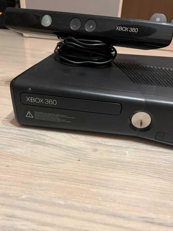 Konsola XBOX 360 250GB Stan Bardzo Dobry