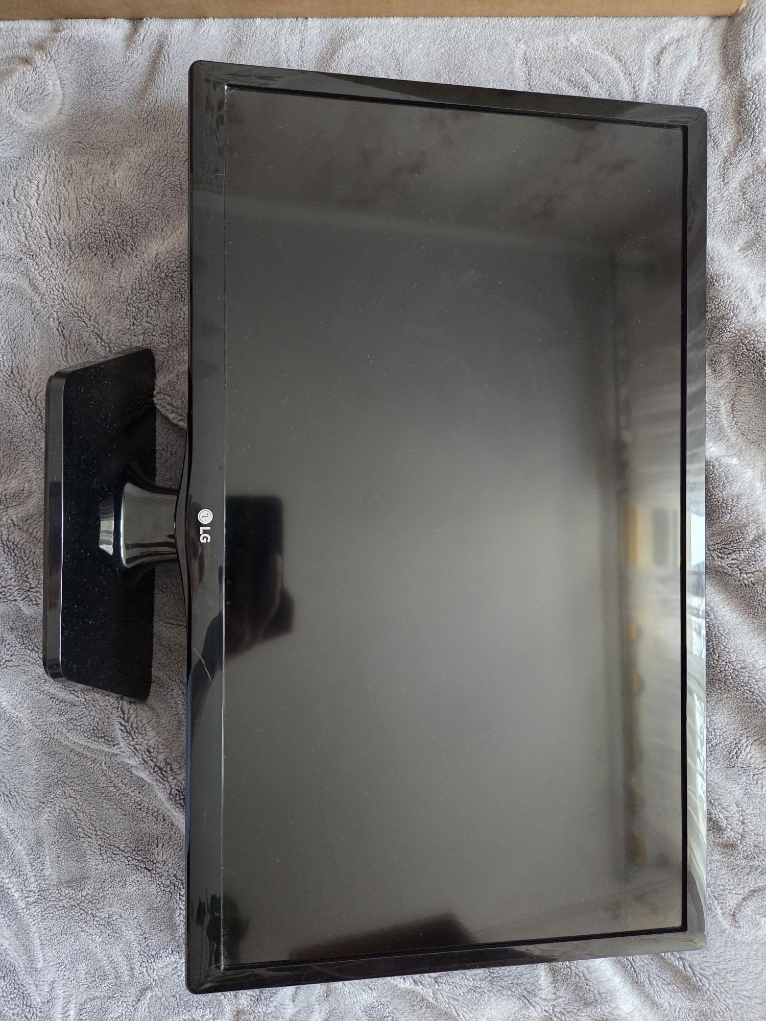 Sprzedam monitor z tunerem TV