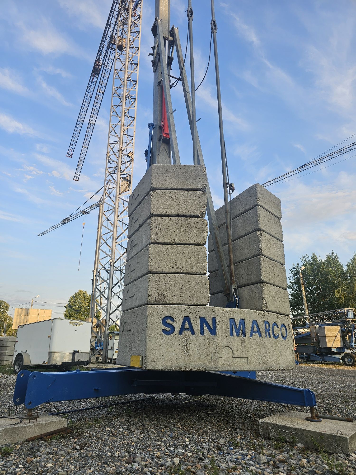 Żuraw szybkomontujacy 24 m 1500 kg UDT