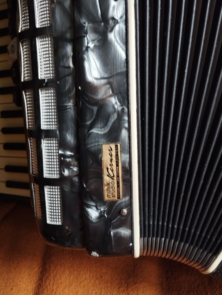 Akordeon Parrot 60 bas