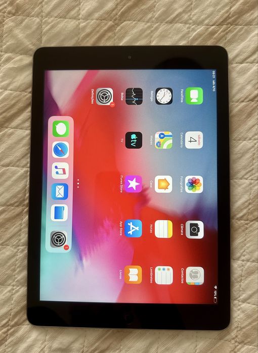 Apple iPad Air 16GB Wi-Fi (Cinzento Sideral) - 1ª Gen