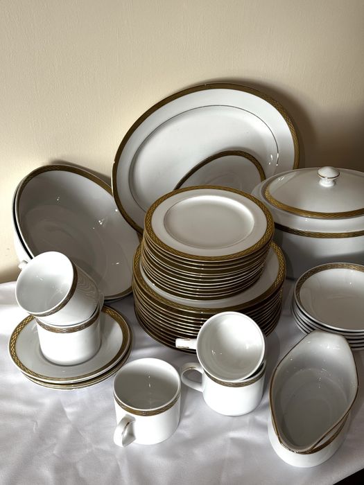 Сервіз білий з позолотою Betta Dankotuwa.