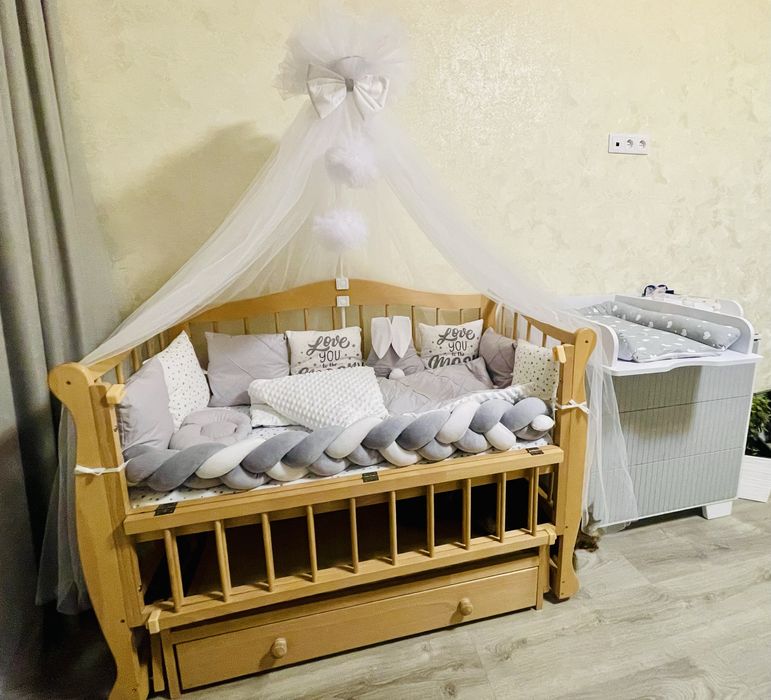 Дитяче ліжечко з матрацом