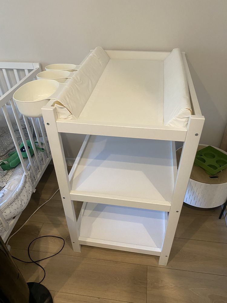 Przewijak dla niemowlaka + pojemniki IKEA