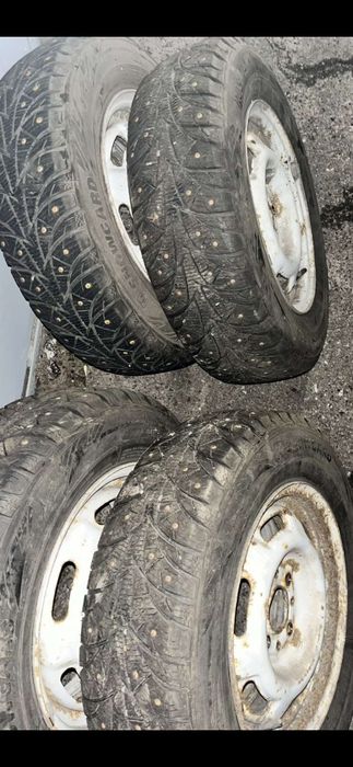 Продам резину с дисками 4*98/13