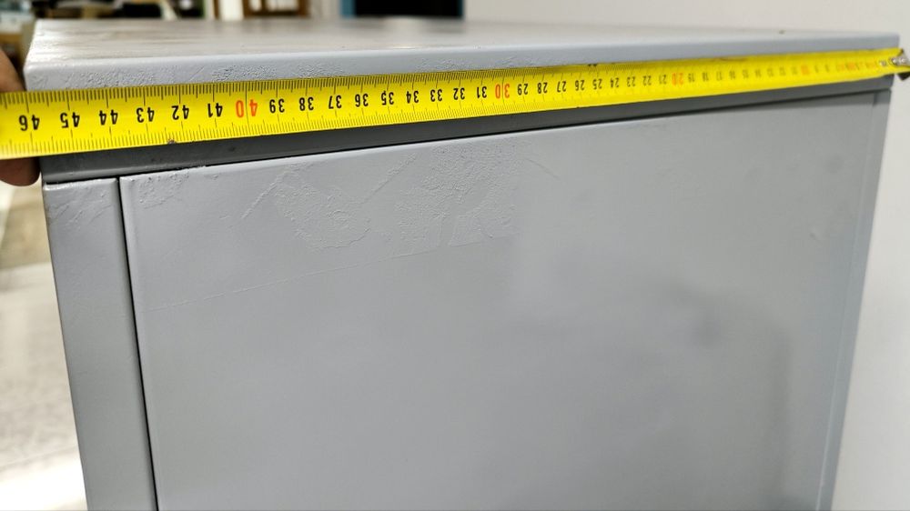 Armário de gavetas antigo, em chapa.