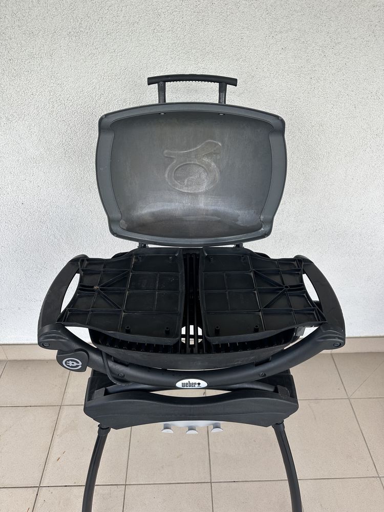 Grill elektryczny Weber Q 1400 z podstawą i blatami — stan jak nowy