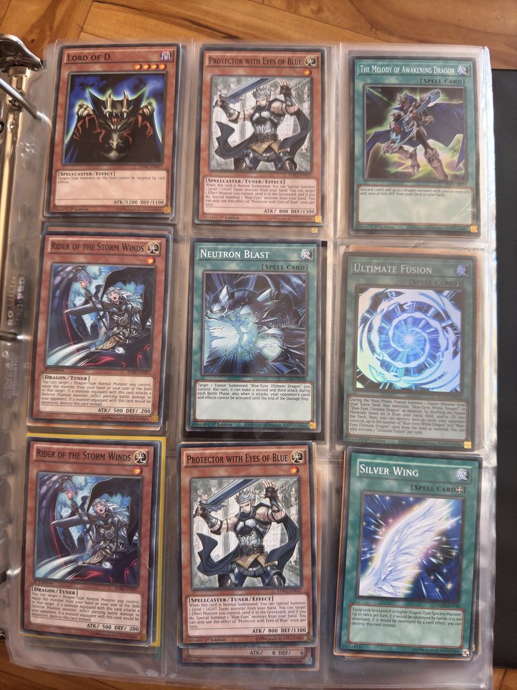 Duża kolekcja kart Yu-Gi-Oh