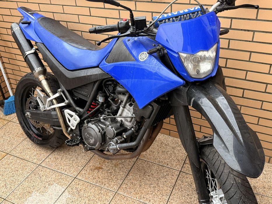 XT660X Supermotard com escapes MIVV SUONO