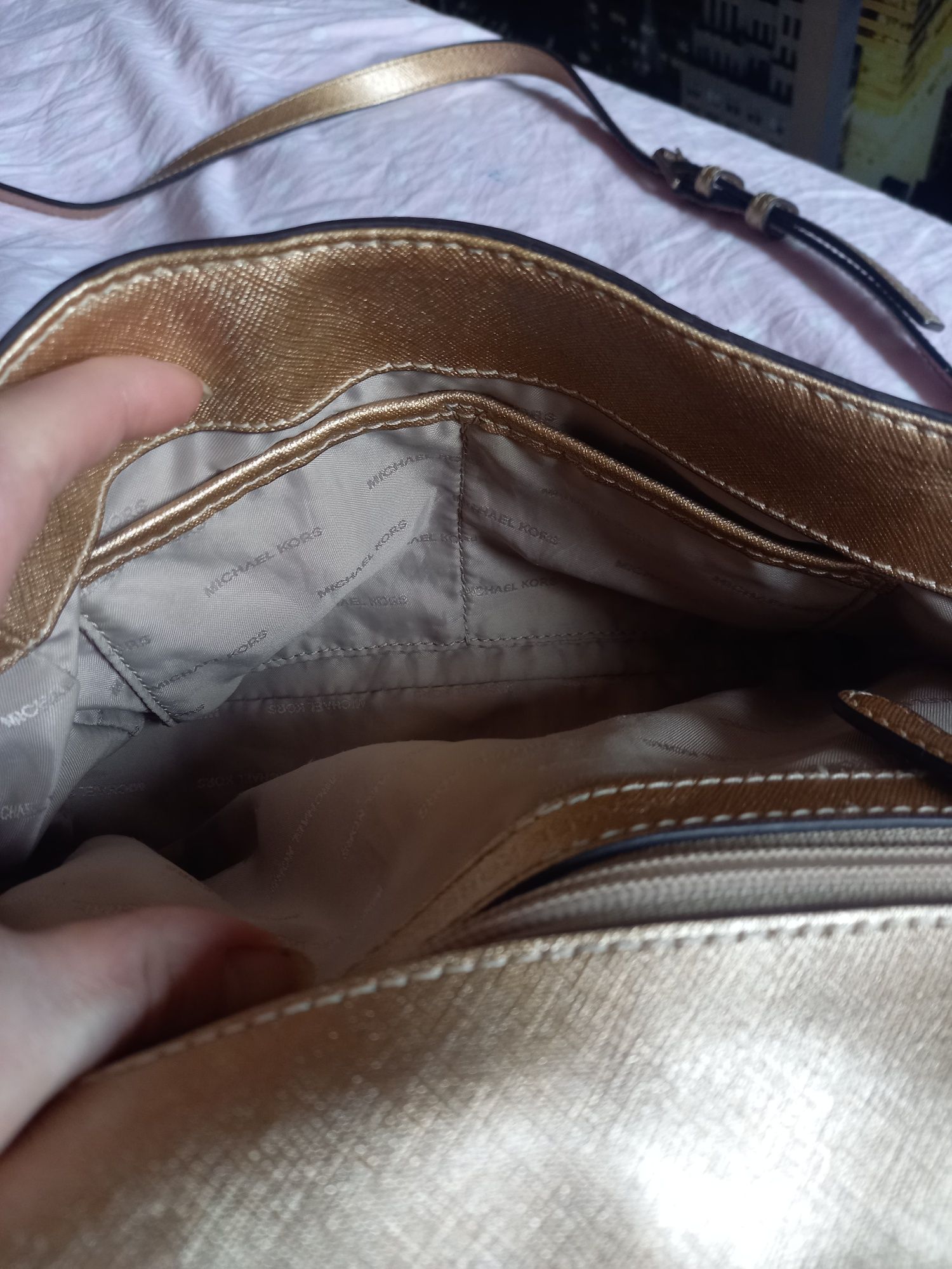 Золотистая сумка Michael Kors 17×30