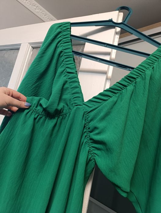 Плаття з розрізом