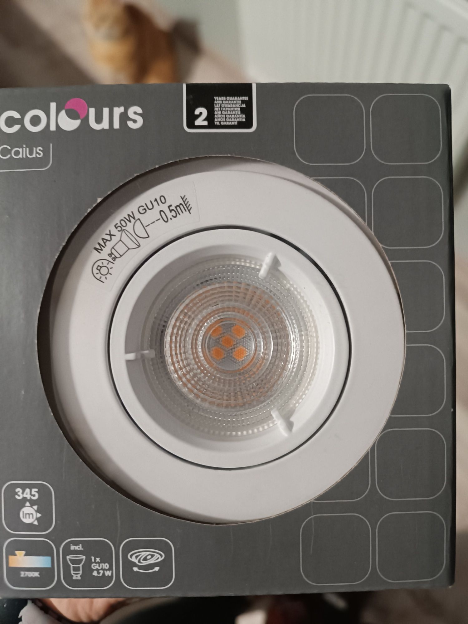 Żarówka oczka - oświetlenie wnękowe typu downlight