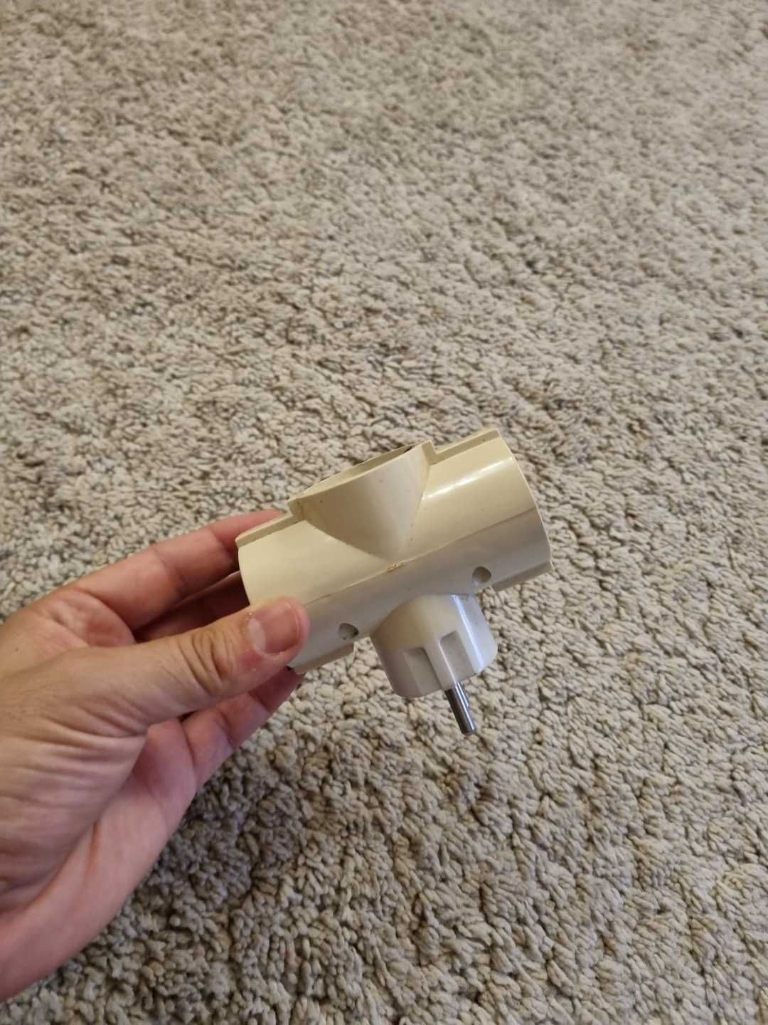 Tomada eléctrica tripla ou dupla