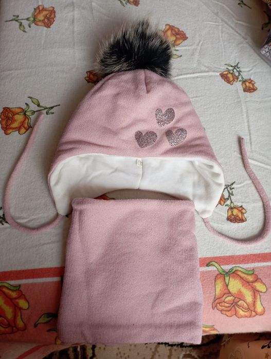 Шапка з хомутом зимова на дівчинку
