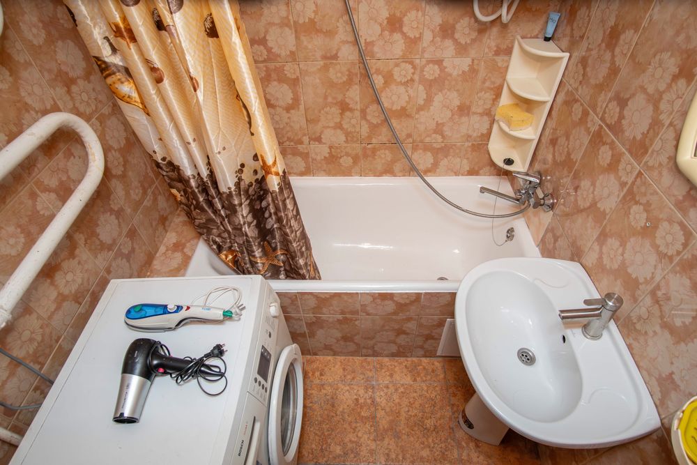 Вільна з 3-го. 2-х кімн.поверх 2 , подобово , посуточно, потижнево