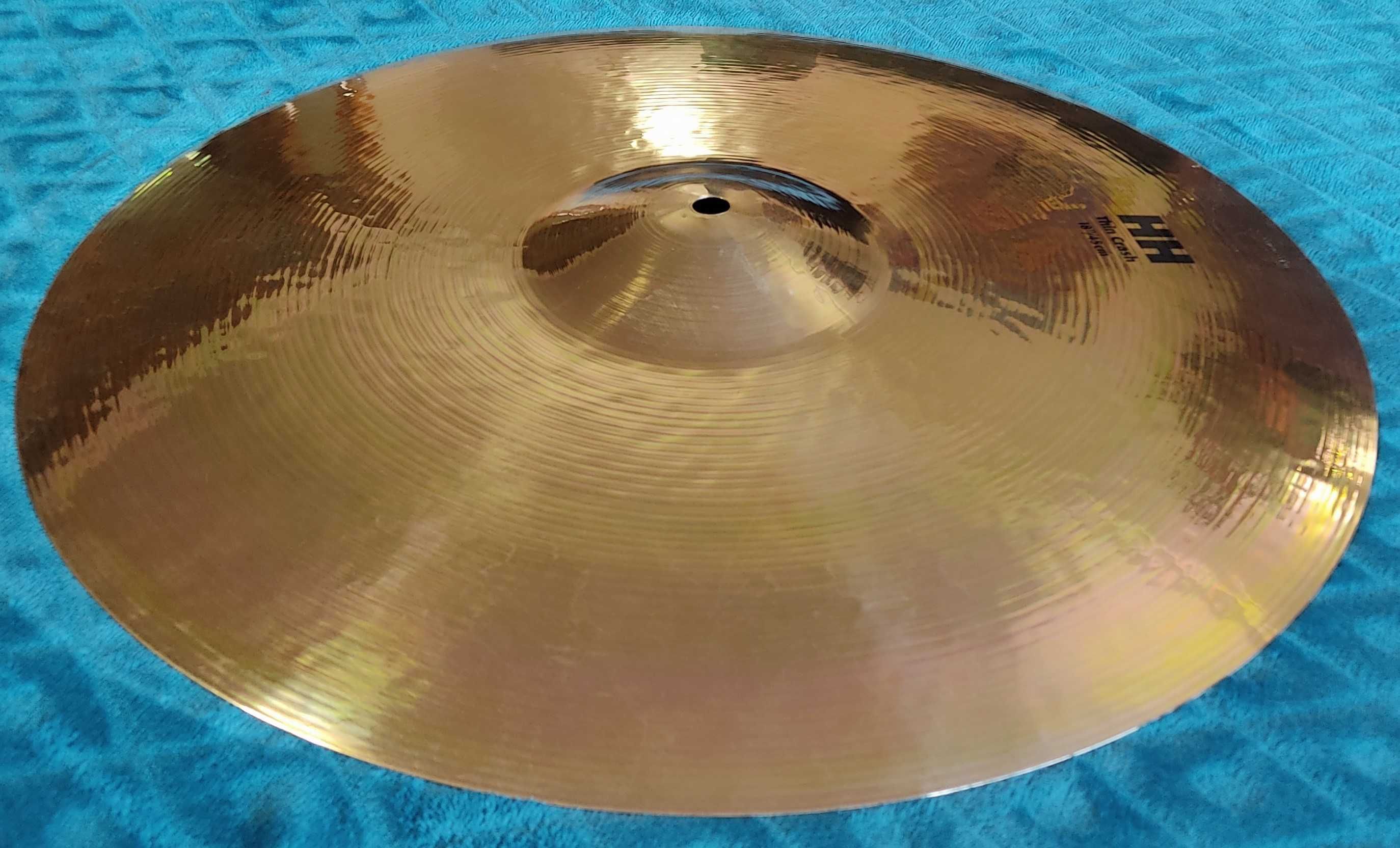 Prato Sabian HH Thin Crash 18'' Remastered em óptimo estado.