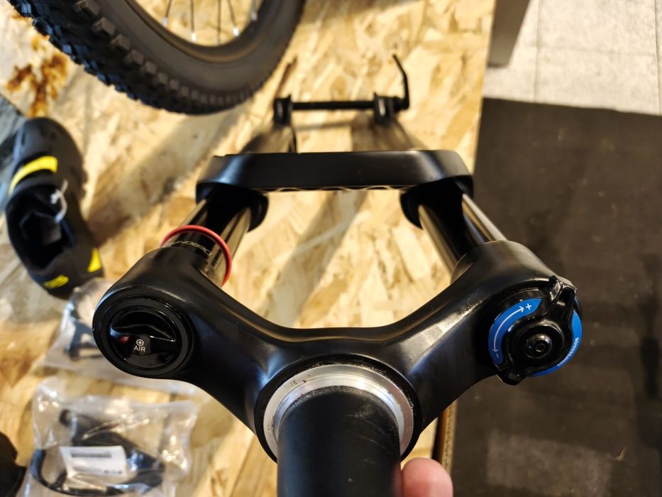 Suspensão RockShox Revelation 29" 140mm