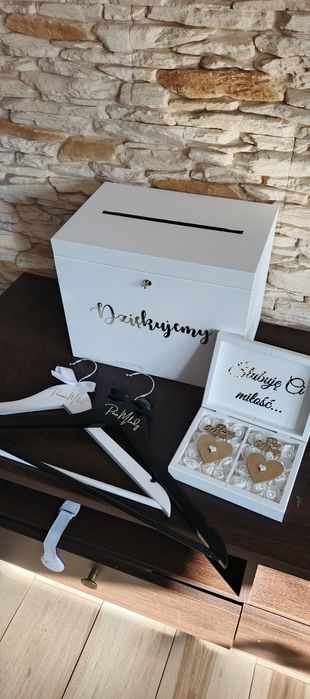 Pudełko na koperty i obrączki, wieszaki ślubne