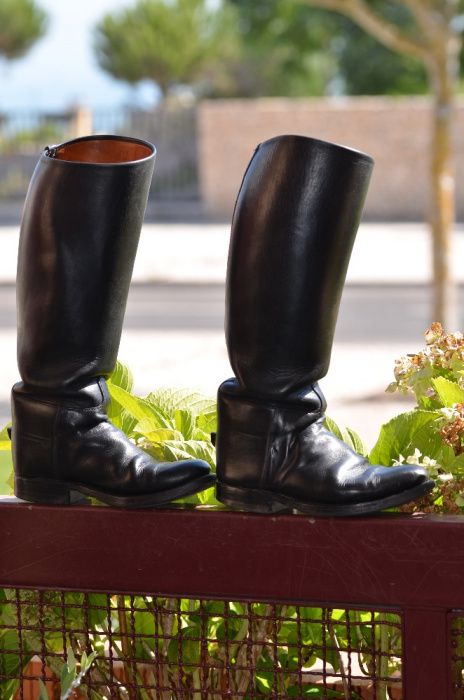 Botas de montar de cabedal, modelo militar.