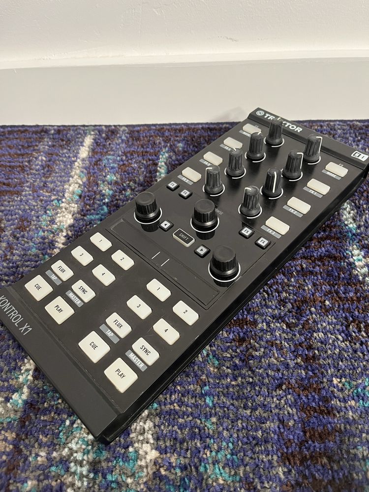 Controlador Traktor X1 Mk2