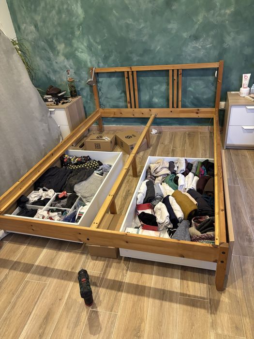 Cama de casal ikea de madeira com 2 gavetas