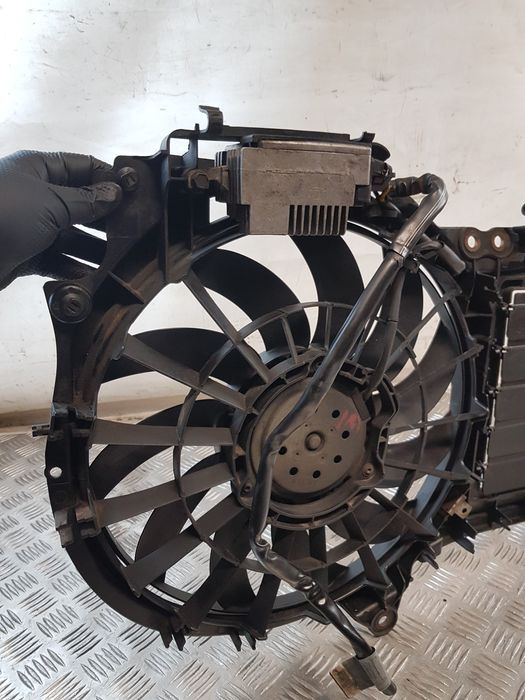 Wentylator Chłodnicy Żaluzja Moduł 8E0121205 Audi A4 B6 2.0Fsi