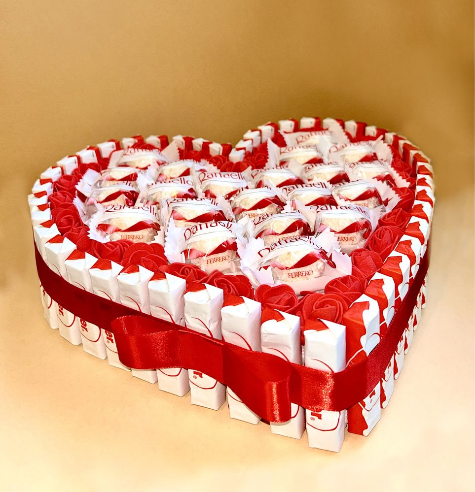 Tort box kinder ze słodyczy na DZIEŃ KOBIET walentynki urodziny