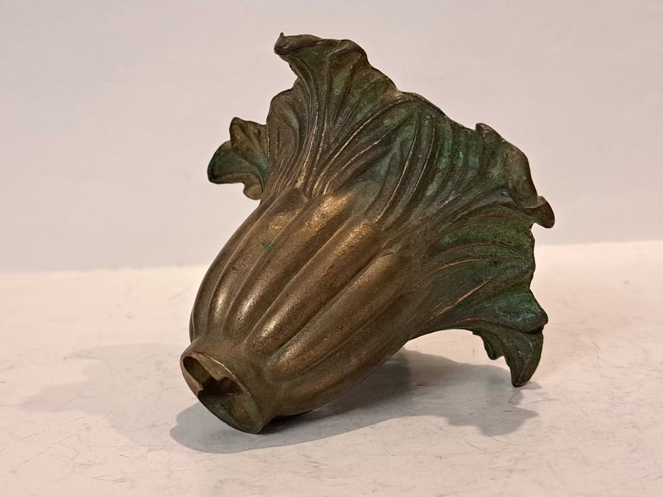 Розетка бронзовая, деталь от светильника - латунь.