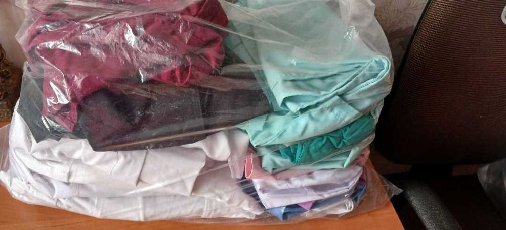 Медичні халати і костюми