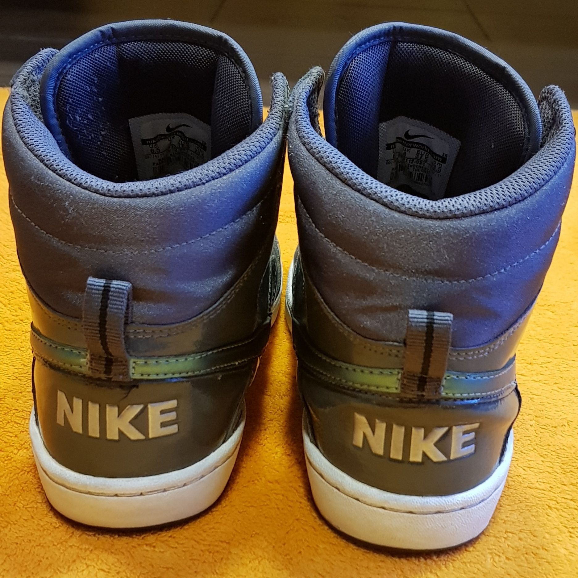 Кроссовки Nike серые