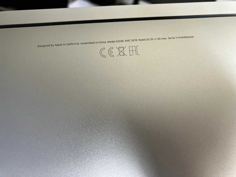 MacBook Pro 13 cali z 2020 roku