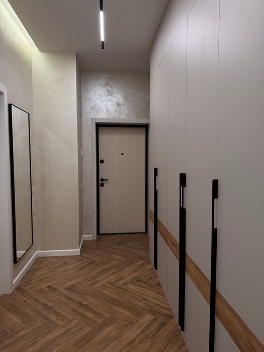 Продається сучасна, велика, нова 2-х кімнатга квартира.