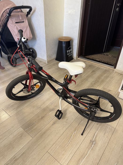 Детский велосипед 18" Royal Baby Space Shuttle чёрно-красный Б/У Целый