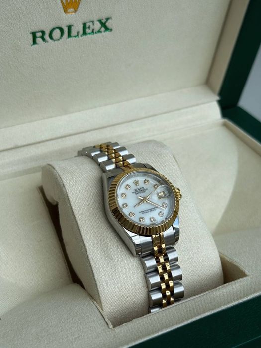 Годинник Rolex в різних кольорах