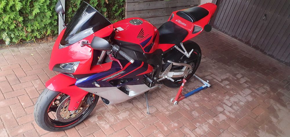 Honda CBR 1000RR sc57