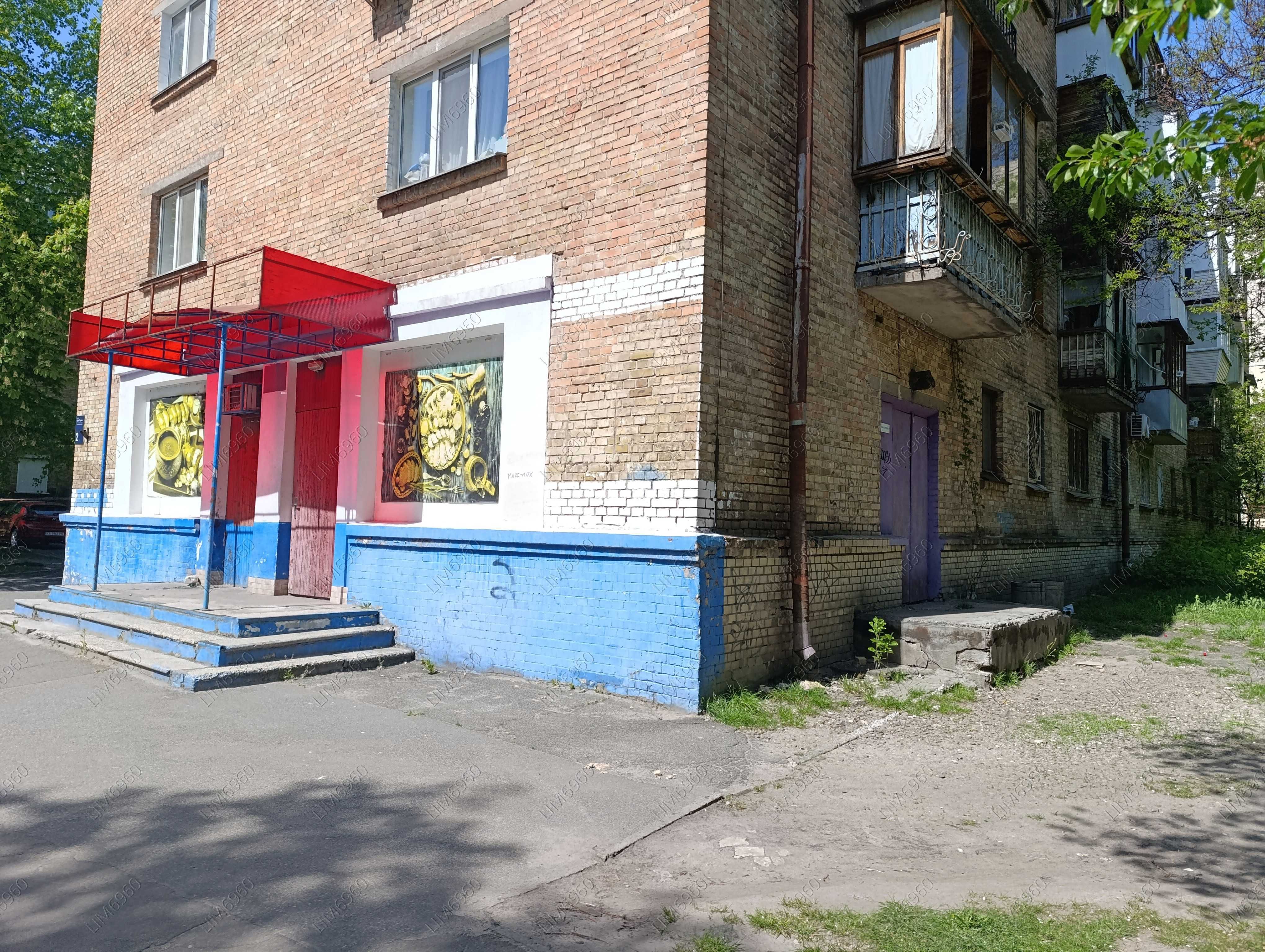 Фасад 45+45=90 м2 торгівлю сервіс 4 вхідні групи Глушка Шевченківський