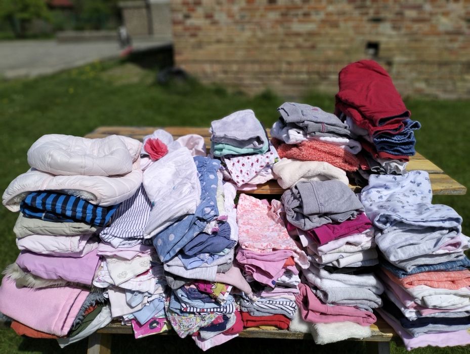 140 ubranek w rozmiarze 74-80