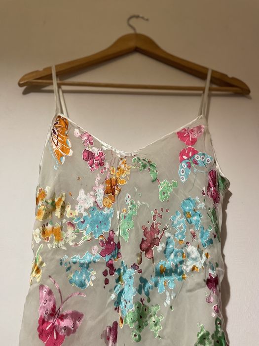 piękna letnia sukienka za kolano, na ramiączkach