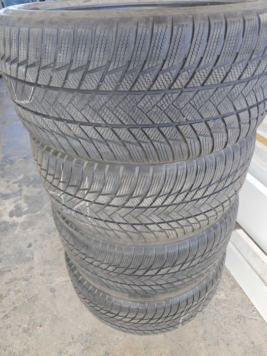 4xBridgestone Blizzak LM001 275/45R20 110 V XL Run Flat