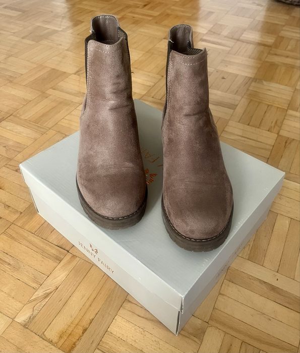 Zamszowe botki w rozmiarze 37