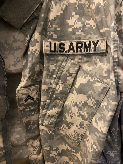 Bluza wojskowa we wzorze ucp rozmiar small-long + naszywki