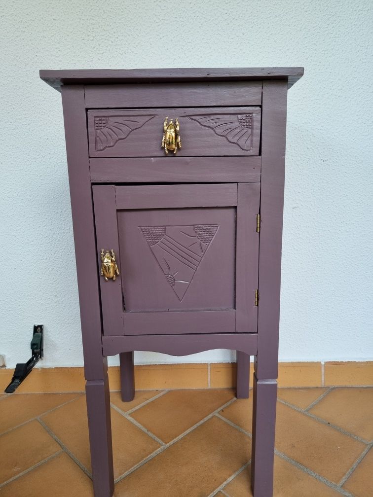 Mesa cabeceira restaurada