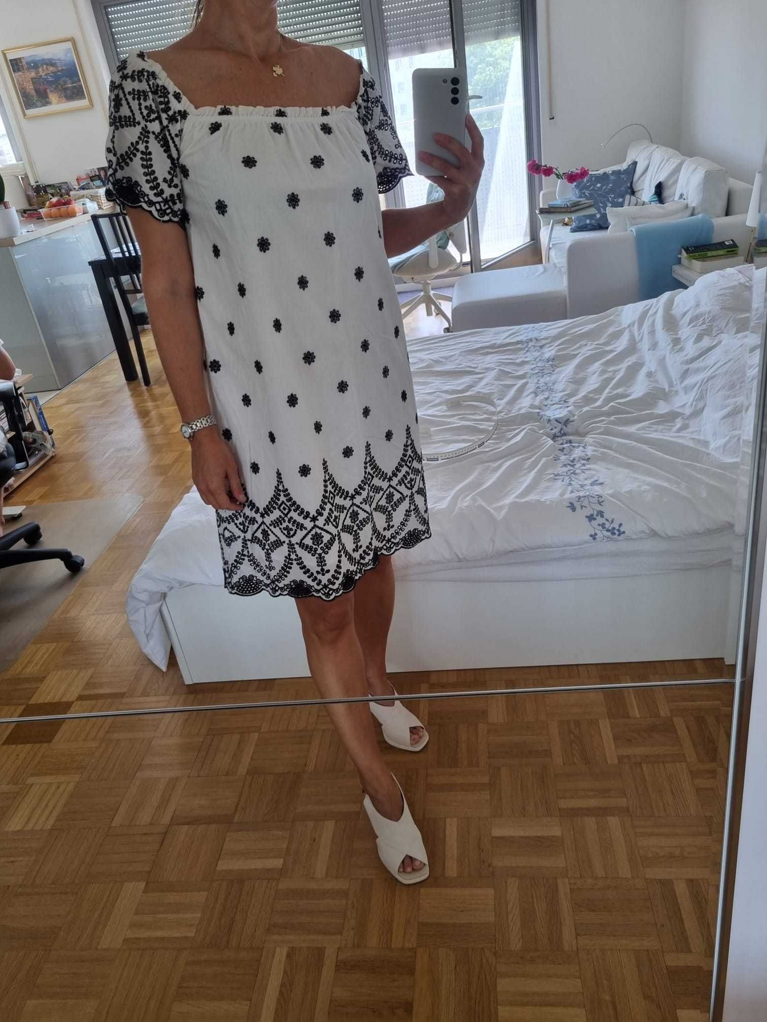 Sukienka bialo-czarna, dekolt carmen Orsay
