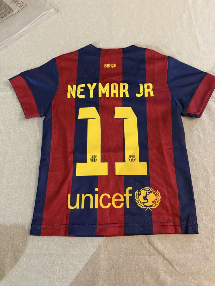 T-shirt e calções do Barcelona da época 2014/15 do Neymar
