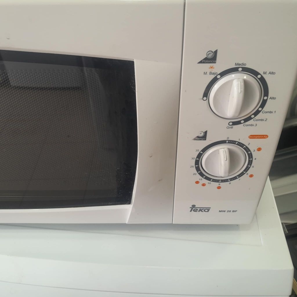 Microondas impecavel com grill marca TEKA
