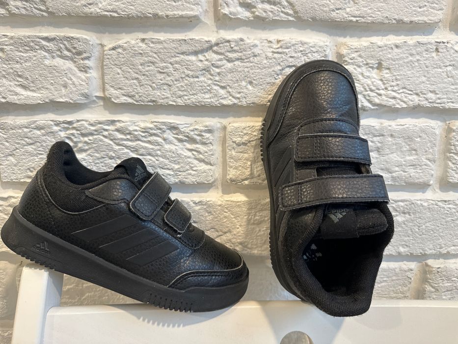 Кроссовки Adidas для мальчика . Размер 30,5. В отличном состоянии