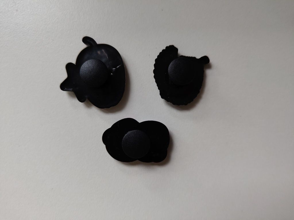 Przypinki crocs owoce dzikie