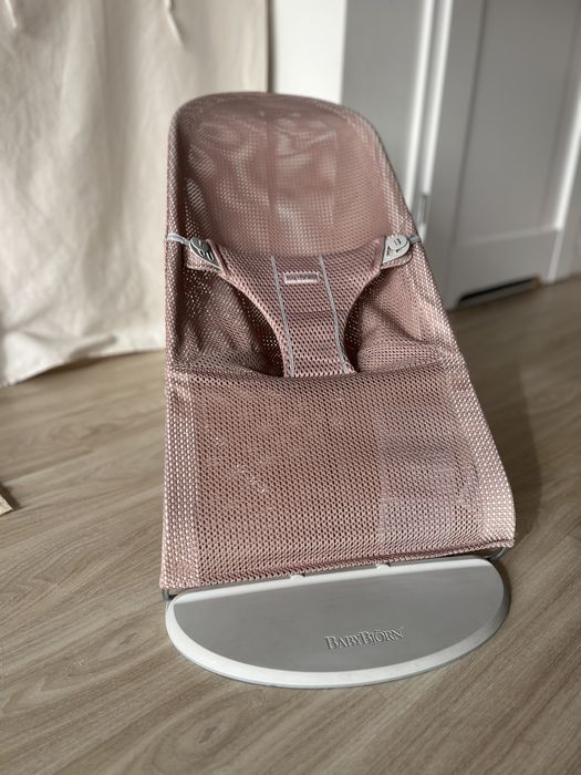 Leżaczek babybjorn bliss mesh pudrowy róż