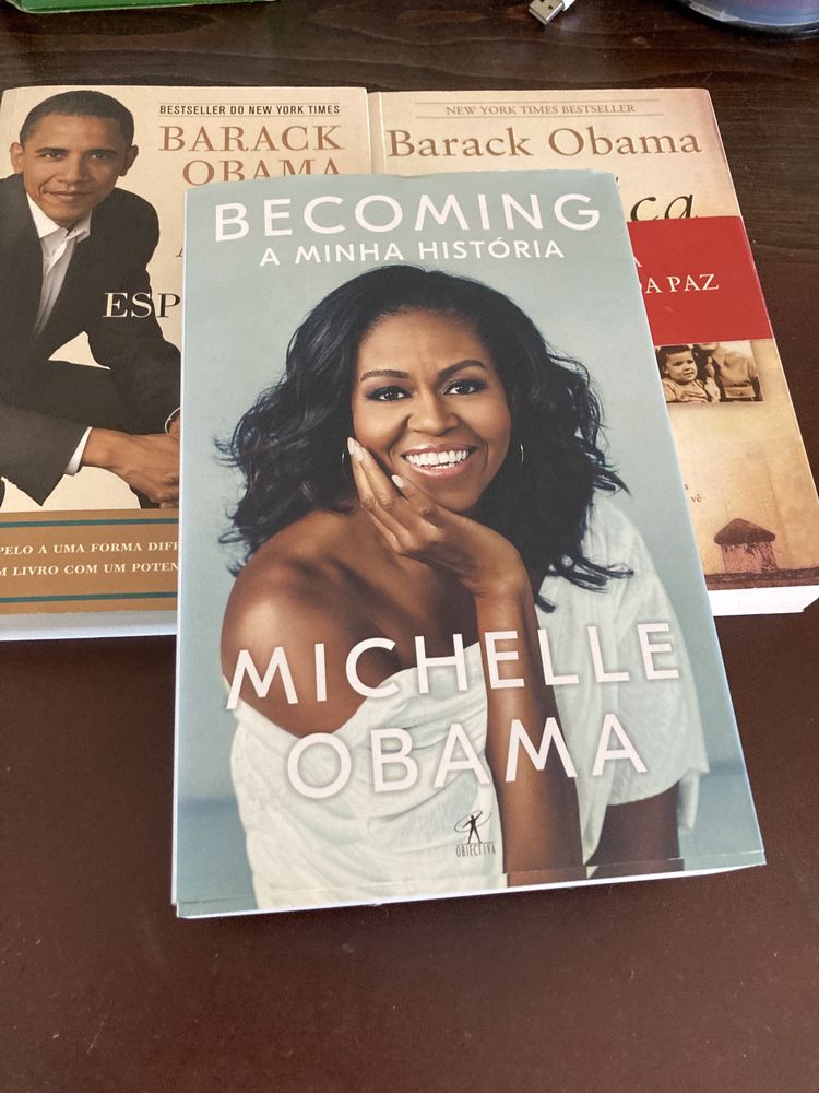 Duas obras de Barack Obama e um livro de Michelle Obama