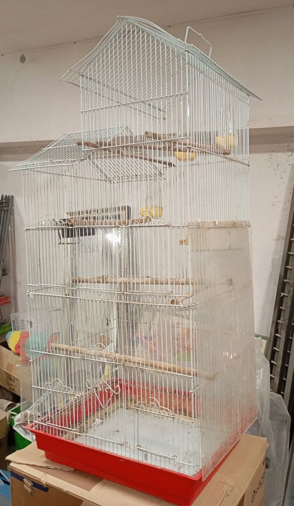 Gaiola grande para pássaros com acessórios